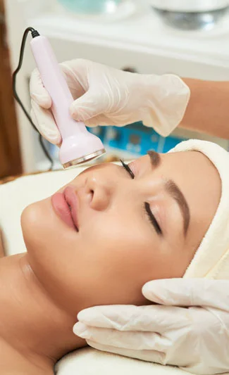 undergoing-skin-resurfacing-procedure-MUN2XTD