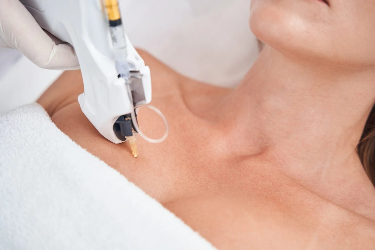 woman-during-body-mesotherapy-procedure-in-clinic-1536x1024